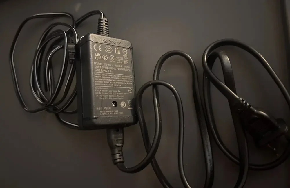 SONY AC Adapter Model AC-L200 D